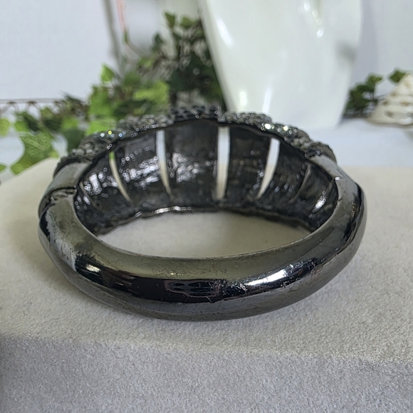 Vintahe Oxidized Silver Crystal Dome Clamper Hinge Bracelet - Picture 7 of 11